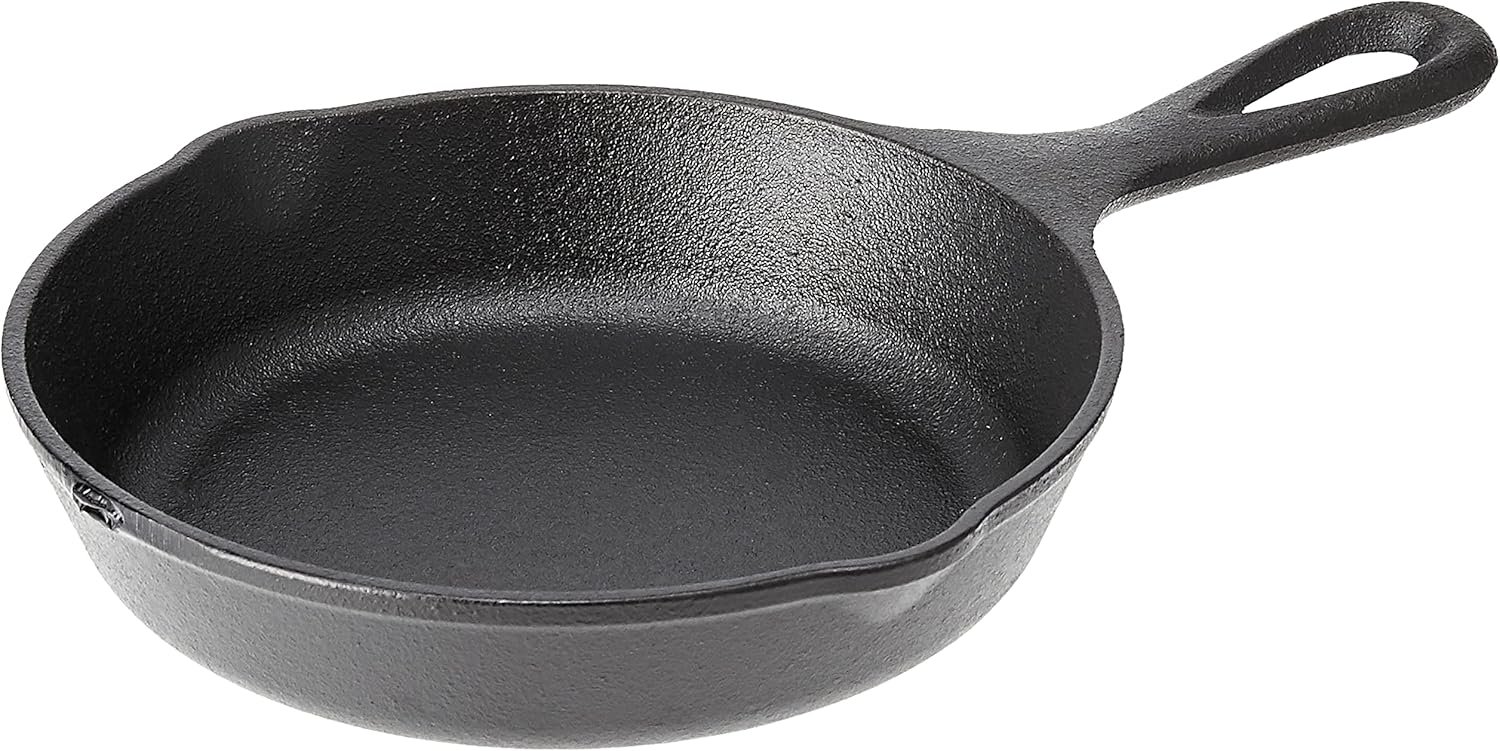 Lodge Wildlife Series – 6.5″ Cast Iron Skillet with Wolf Scene